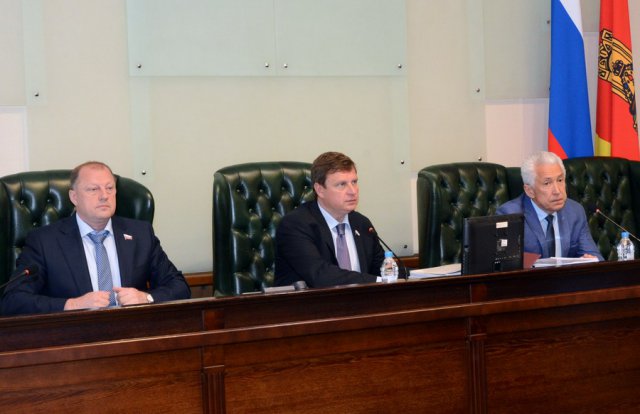 Областной парламент провел завершающее весеннюю сессию пленарное заседание-news_09.07.15_1_big Областной парламент провел завершающее весеннюю сессию пленарное заседание-news_09.07.15_1_big