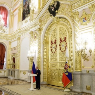 Президент России Владимир Путин встретился с сенаторами в Кремле