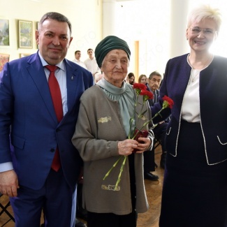 Александр Клиновский вручил ветеранам юбилейные медали в честь 80-летия Великой Победы