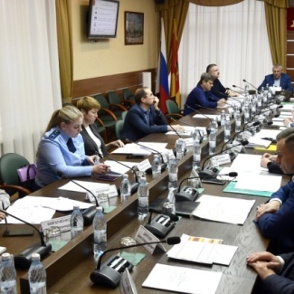 Состоялось заседание комитета по транспорту и жилищно-коммунальному комплексу