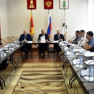 В Старице обсудили проблему борьбы с борщевиком