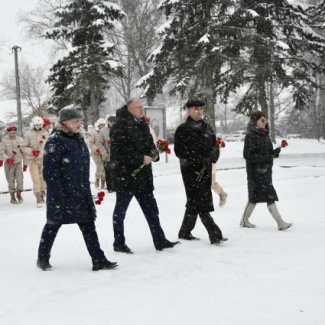 Сергей Голубев возложил цветы к Мемориалу «Московская гора» в Зубцове