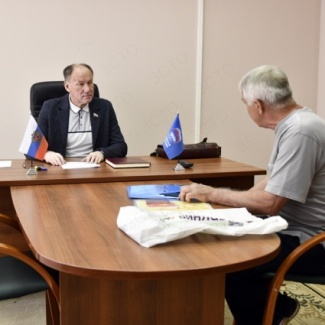 Председатель комитета по социальной политике провёл депутатский приём