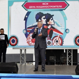 Депутаты Законодательного Собрания поздравили машиностроителей с профессиональным праздником