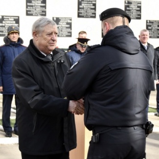 Депутаты Законодательного Собрания Тверской области поздравили сотрудников отряда особого назначения «БАРС»