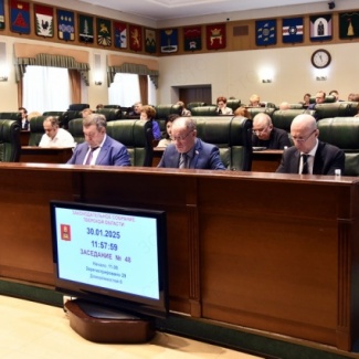 Законодательное Собрание ввело административную ответственность за создание препятствий для подъезда к контейнерным площадкам специализированного автотранспорта