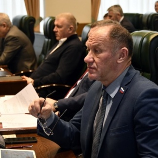 Областной парламент внес изменения в региональный закон о молодежной политике