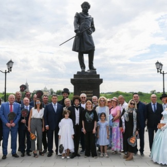 В Старице открыли новый памятник великому русскому поэту Александру Сергеевичу Пушкину