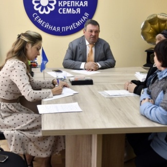 Александр Клиновский провёл депутатский приём в Штабе общественной поддержки