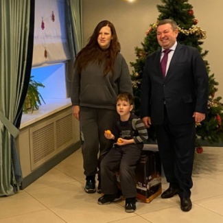 Депутаты Законодательного Собрания участвуют в акции «Ёлка желаний»