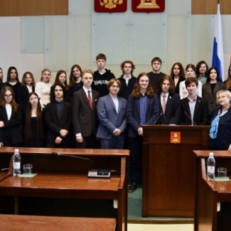 Законодательное Собрание посетили учащиеся тверской гимназии №44