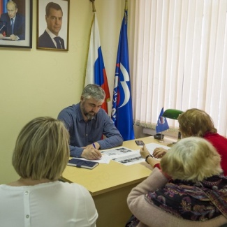 В Твери и Бежецке прошли депутатские приёмы