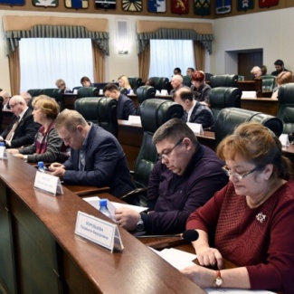 В областном парламенте прошли публичные слушания по проекту областного бюджета на ближайшие три года