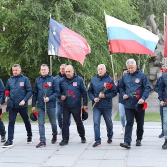 Парламентарии регионов России проводят автопробег