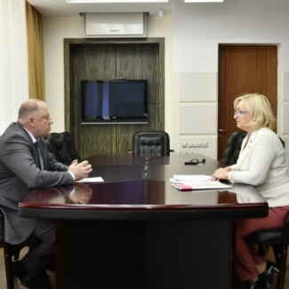 Состоялась рабочая встреча Сергея Голубева с Уполномоченным по правам ребенка  Ларисой Мосолыгиной