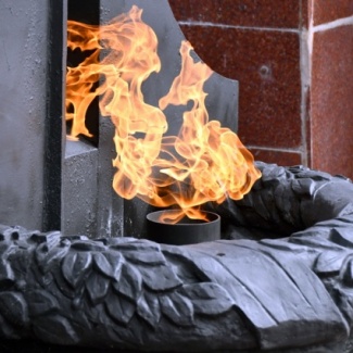 В Твери состоялось торжественное мероприятие по зажжению Вечного огня на мемориале «Смоленское захоронение»