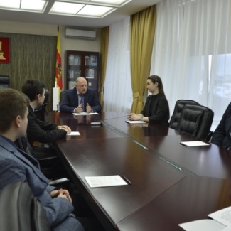 Руководство областного парламента провело встречу со студентами - членами Молодежной палаты при Законодательном Собрании