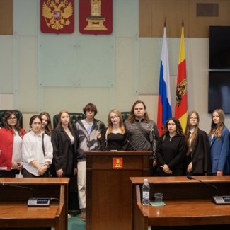 В Законодательном Собрании прошла очередная экскурсия для студентов и школьников