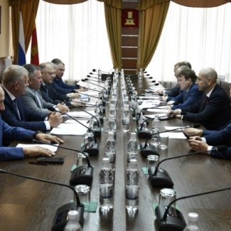 Парламентарии провели рабочую встречу с руководителями «Национального объединения строителей»