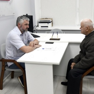 Депутаты областного парламента провели плановые приёмы граждан