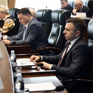 Подготовку к весенне-полевым работам обсудили на заседании профильного комитета областного парламента