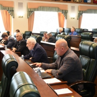 Состоялось внеочередное заседание регионального парламента