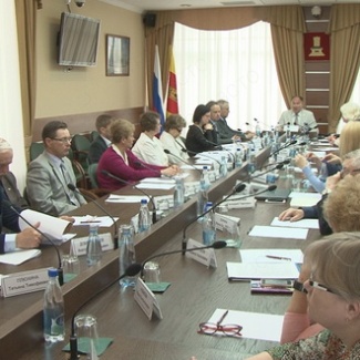 С участием широкого круга экспертов