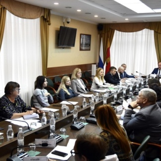 Комитет по соцполитике провёл заседание круглого стола