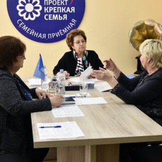 Депутаты проводят приём граждан