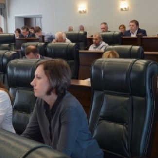 Доходы уменьшены, расходы перераспределены