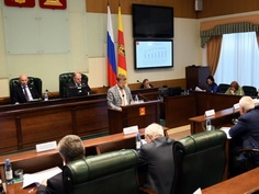 В Законодательном Собрании прошли публичные слушания по проекту областного бюджета на ближайшие три года