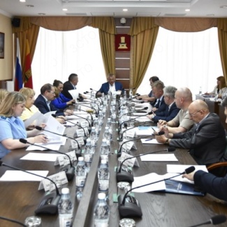 Состоялось заседание постоянного комитета по транспорту и жилищно-коммунальному комплексу