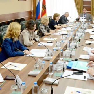 Вопросы социальной поддержки детей-сирот обсуждены на круглом столе