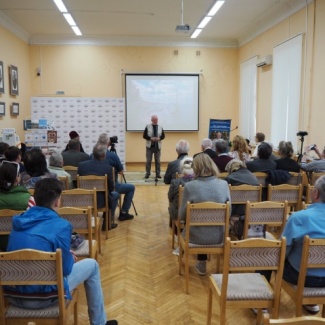 В Твери прошла встреча со старейшим музейным работником Севастополя Владимиром Шавшиным