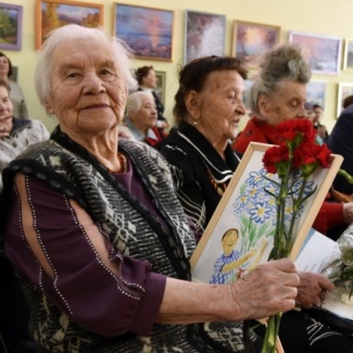 Александр Клиновский вручил ветеранам юбилейные медали в честь 80-летия Великой Победы