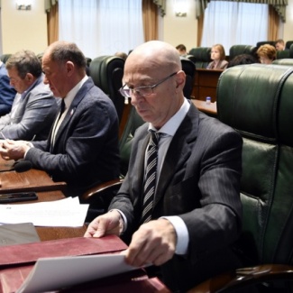 Законодательное Собрание приняло закон о внесении изменений в областной бюджет