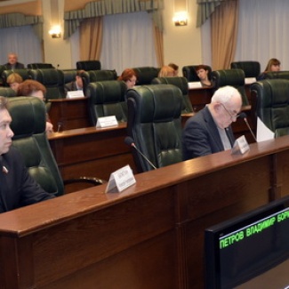 Комитет рассмотрел вопросы транспортного обслуживания и строительного комплекса