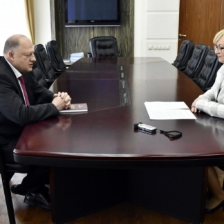 Сергей Голубев провел рабочую встречу с Уполномоченным по правам ребенка Ларисой Мосолыгиной