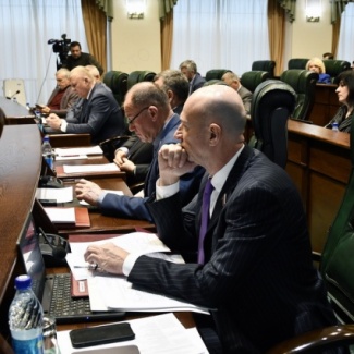 Законодательное Собрание приняло в первом чтении областной бюджет на ближайшие три года