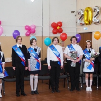 Сергей Голубев поздравил выпускников школ Старицкого муниципального округа с праздником «Последнего звонка»