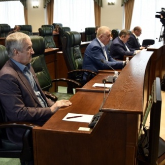 Приняты изменения в региональный закон о транспортном налоге, освобождающие многодетные семьи от его уплаты