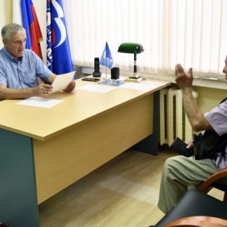 Депутаты Законодательного Собрания провели приёмы граждан