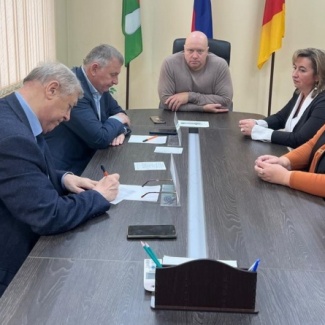 Депутаты Законодательного Собрания провели приёмы граждан